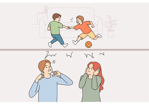 上の階で子どもが室内でボール遊びをしており、下の階の住人が騒音に困っている様子を描いたイラスト。